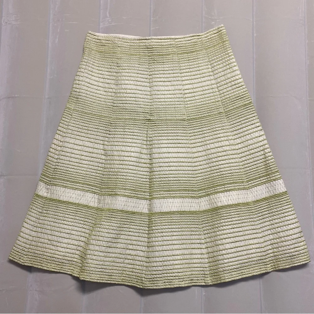 Club Monaco Women’s Skirt Size 6 A Line Embroidered 100% Cotton Textured Modest
